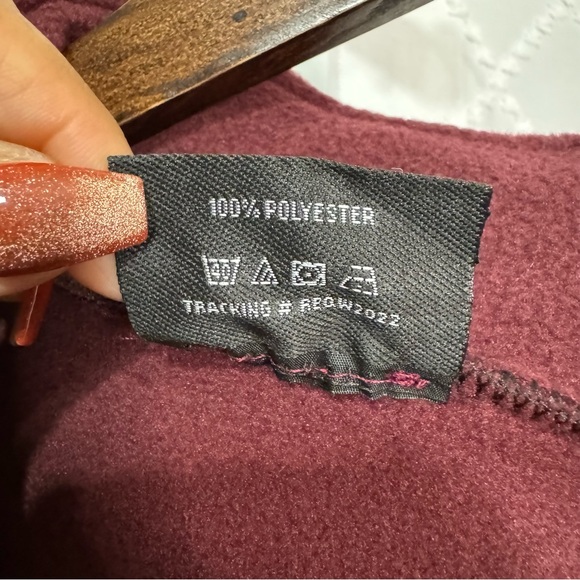 🎲 348. Real Essentials Women’s 2XL Burgundy Full Zip Fleece Jacket NWOT - Picture 6 of 7